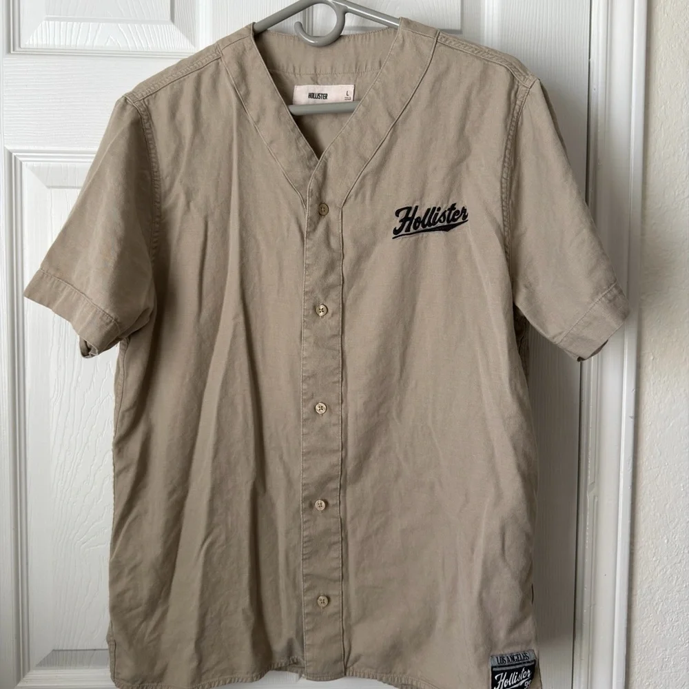 Hollister Tan Baseball Button Shirt Men’s Size L Short Sleeve